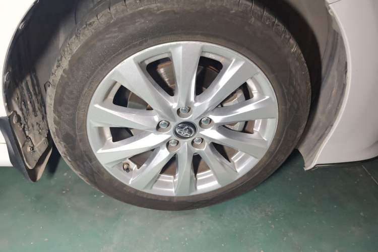 Used Toyota Camry 2019 Revised Version 2.0G Luxury Edition Right Front Wheel Hub