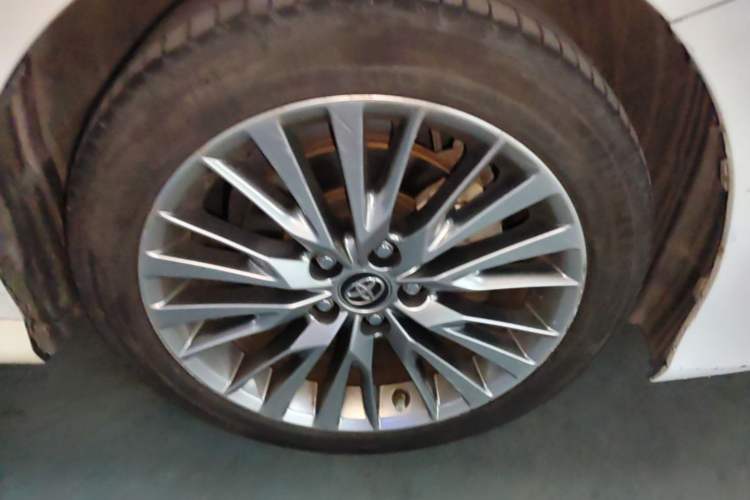 Used Toyota Camry 2019 Dual-Engine 2.5 HG Luxury Edition China V Standard Right Front Wheel Hub