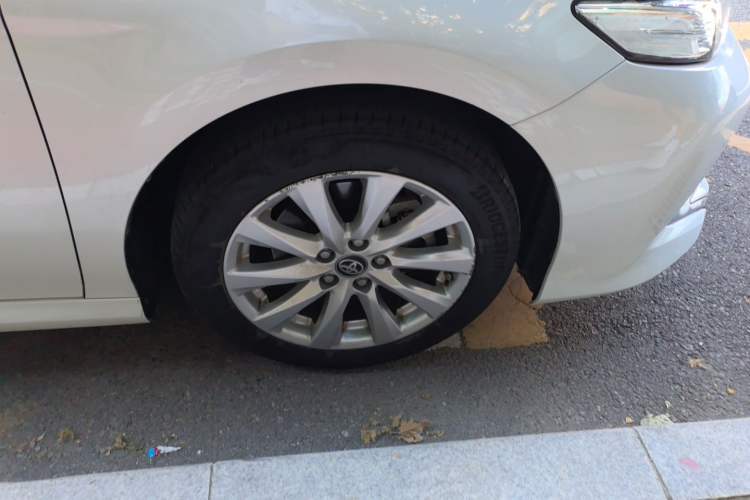 Used Toyota Camry 2019 Revised Version 2.0G Luxury Edition Right Front Wheel Hub