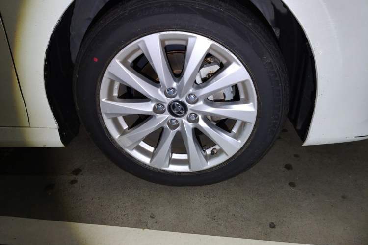 Used Toyota Camry 2019 Revised Version 2.0G Luxury Edition Right Front Wheel Hub