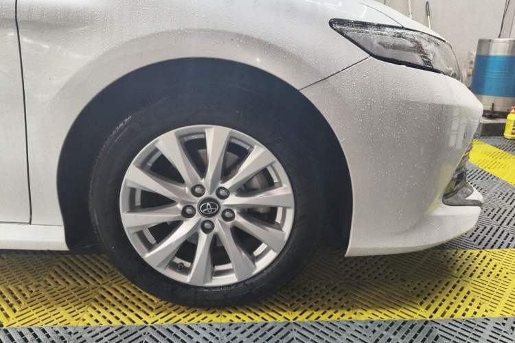 Used Toyota Camry 2019 Revised Version 2.0G Luxury Edition Right Front Wheel Hub