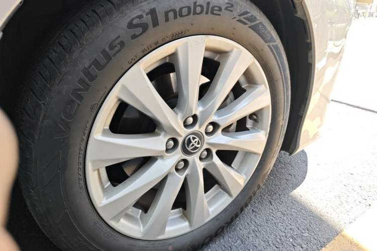Used Toyota Camry 2019 Revised Version 2.0G Luxury Edition Right Front Wheel Hub