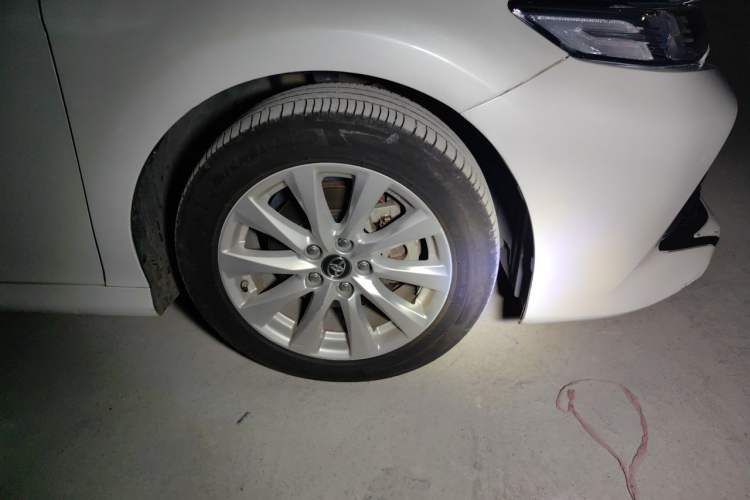 Used Toyota Camry 2019 Revised Version 2.0G Luxury Edition Right Front Wheel Hub