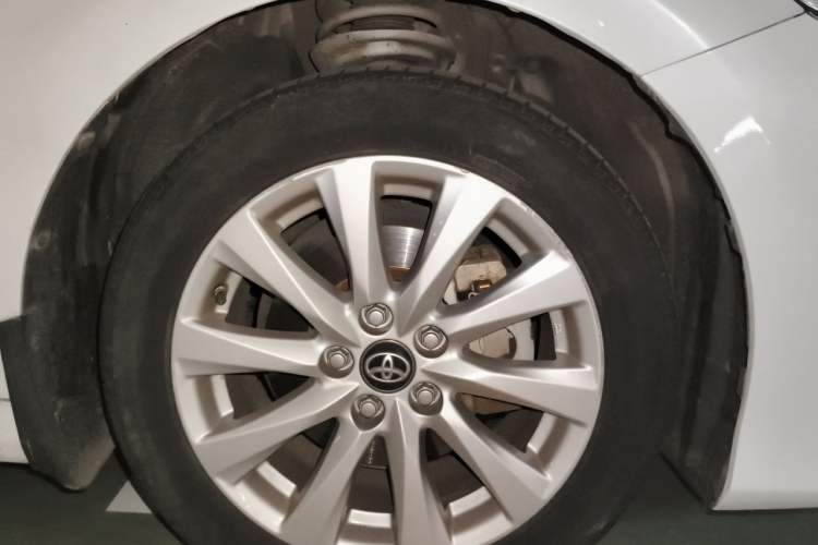 Used Toyota Camry 2019 Revised Version 2.0G Luxury Edition Right Front Wheel Hub