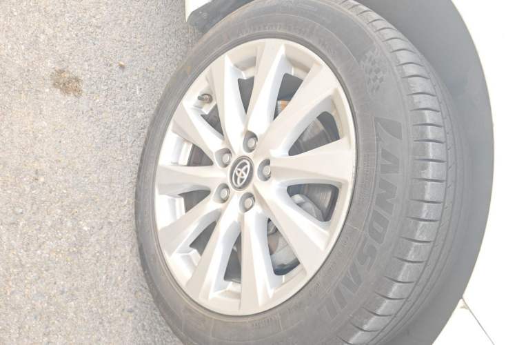 Used Toyota Camry 2019 Revised Version 2.0G Luxury Edition Right Front Wheel Hub