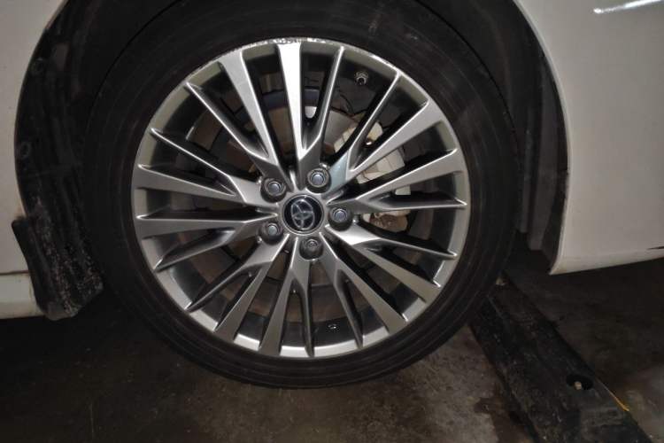 Used Toyota Camry 2019 Dual-Engine 2.5 HG Luxury Edition China VI Standard Right Front Wheel Hub