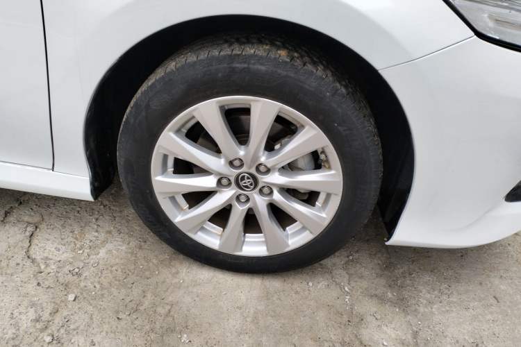 Used Toyota Camry 2019 Revised Version 2.0G Luxury Edition Right Front Wheel Hub