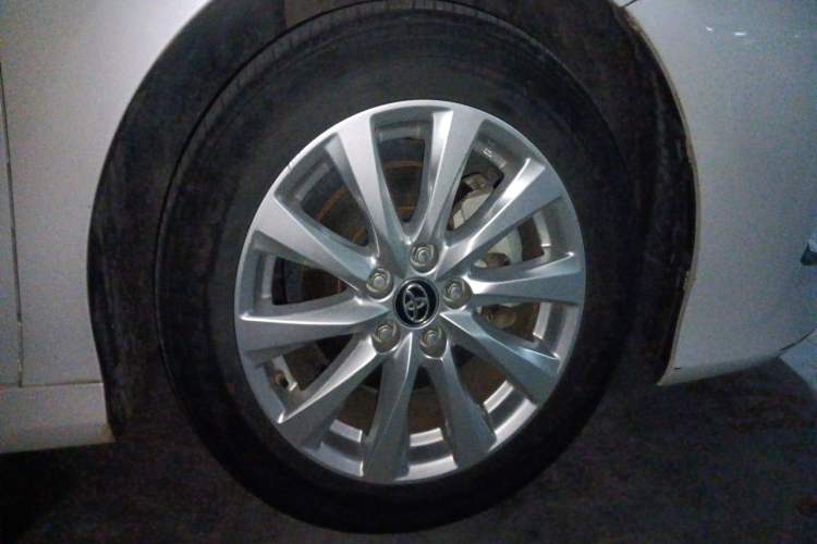 Used Toyota Camry 2019 Revised Version 2.0G Luxury Edition Right Front Wheel Hub