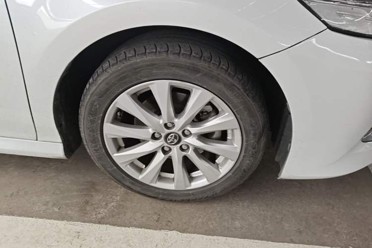 Used Toyota Camry 2019 Revised Version 2.0G Luxury Edition Right Front Wheel Hub