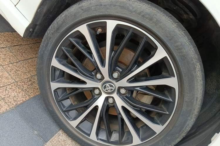 Used Toyota Camry 2019 Revised Version 2.5S Fēngshàng Edition Right Front Wheel Hub