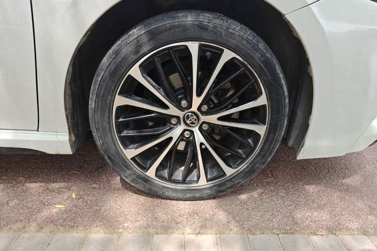 Used Toyota Camry 2019 2.0S FENGSHANG Version China V Standard Right Front Wheel Hub