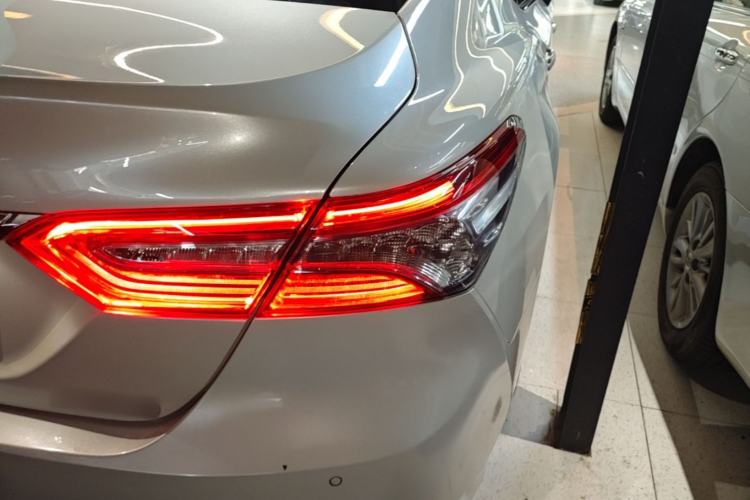 Used Toyota Camry 2019 Dual-Engine 2.5 HG Luxury Edition China VI Standard Right Rear Taillight