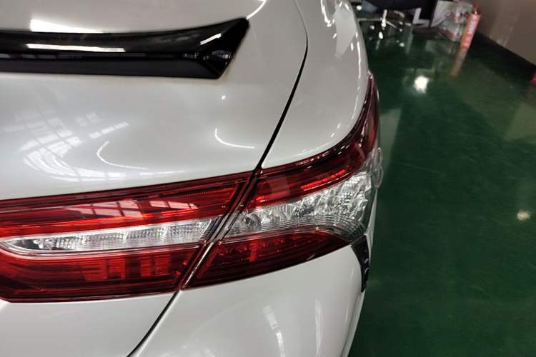 Used Toyota Camry 2019 Revised Version 2.0S Fēngshàng Edition Right Rear Taillight