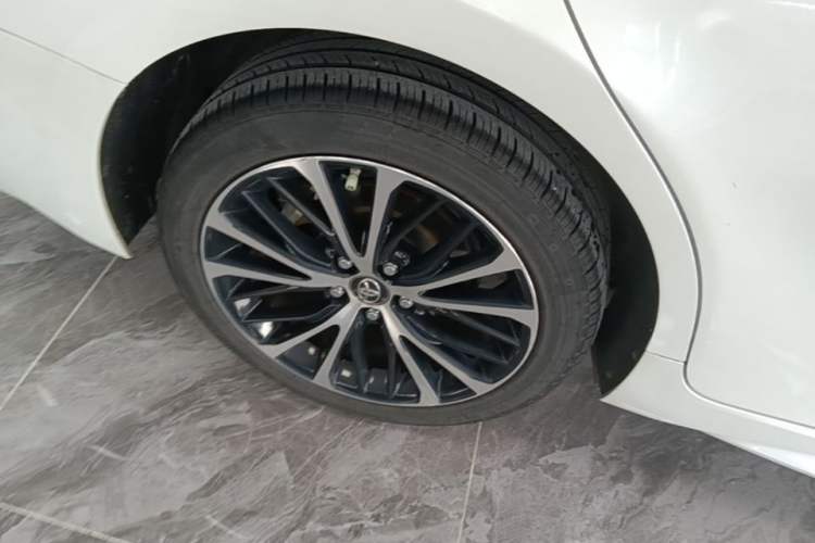 Used Toyota Camry 2019 Revised Version 2.0S Fēngshàng Edition Right Rear Wheel Hub