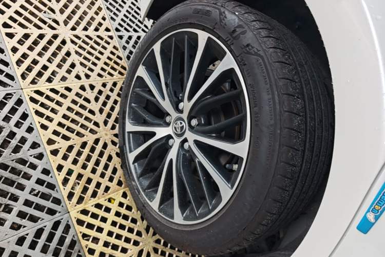 Used Toyota Camry 2019 2.5S FENGSHANG Version China VI Standard Right Rear Wheel Hub