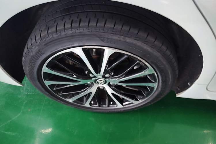 Used Toyota Camry 2019 Revised Version 2.0S Fēngshàng Edition Right Rear Wheel Hub