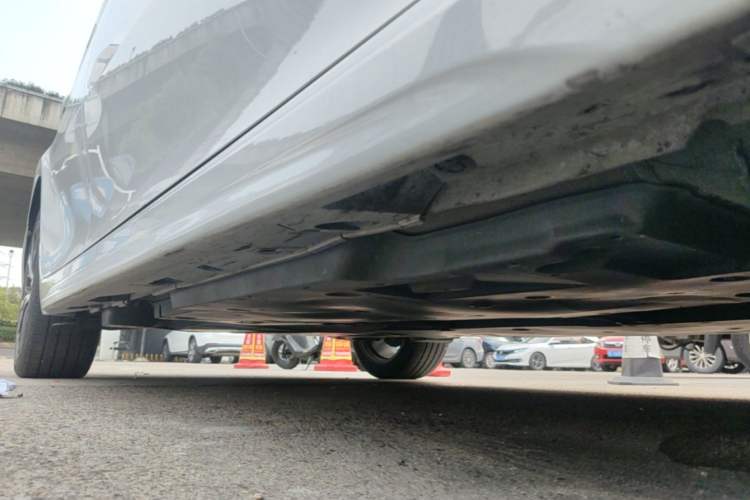 Used Toyota Camry 2019 Dual-Engine 2.5HS FENGSHANG Edition China VI Standard Right Side Sill