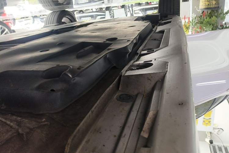 Used Toyota Camry 2019 Dual-Engine 2.5HS FENGSHANG Edition China VI Standard Right Side Sill
