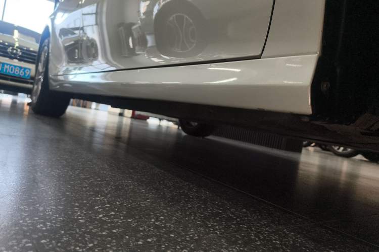Used Toyota Camry 2019 Revised Version 2.0G Luxury Edition Right Side Sill