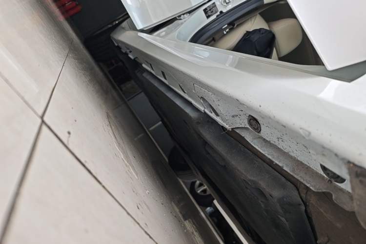 Used Toyota Camry 2019 Revised Version 2.0G Luxury Edition Right Side Sill