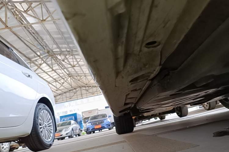 Used Toyota Camry 2019 2.0G Luxury Edition China VI Standard Right Side Sill