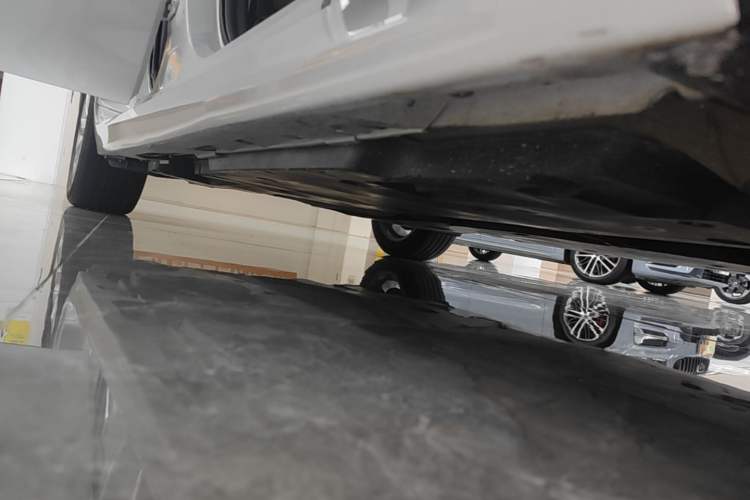 Used Toyota Camry 2019 Revised Version 2.0G Luxury Edition Right Side Sill