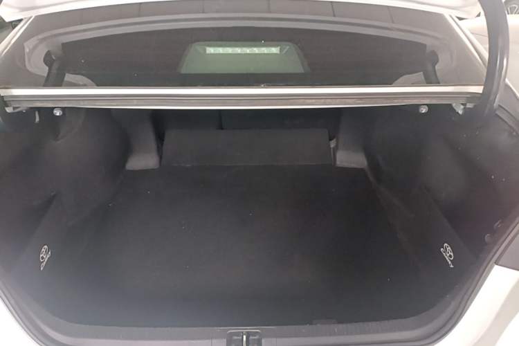 Used Toyota Camry 2019 Revised Version 2.0G Luxury Edition Trunk