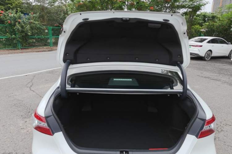 Used Toyota Camry 2019 Dual-Engine 2.5 HG Luxury Edition China VI Standard Trunk