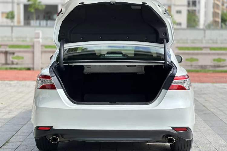Used Toyota Camry 2019 Revised Version 2.0G Luxury Edition Trunk