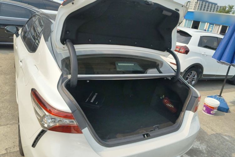 Used Toyota Camry 2019 Dual-Engine 2.5HS FENGSHANG Edition China VI Standard Trunk