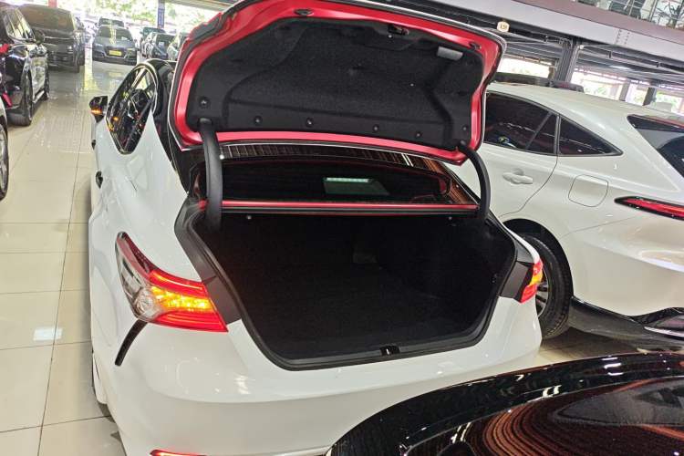Used Toyota Camry 2019 2.5S FENGSHANG Version China VI Standard Trunk