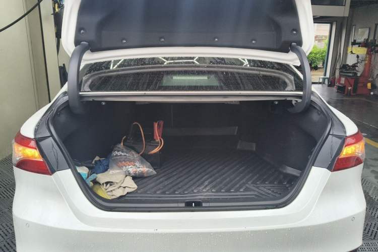 Used Toyota Camry 2019 Revised Version 2.0G Luxury Edition Trunk