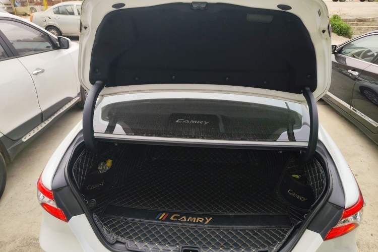 Used Toyota Camry 2019 Revised Version 2.0G Luxury Edition Trunk