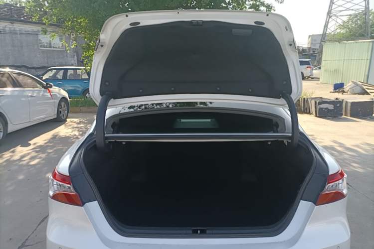 Used Toyota Camry 2019 Revised Version 2.0G Luxury Edition Trunk