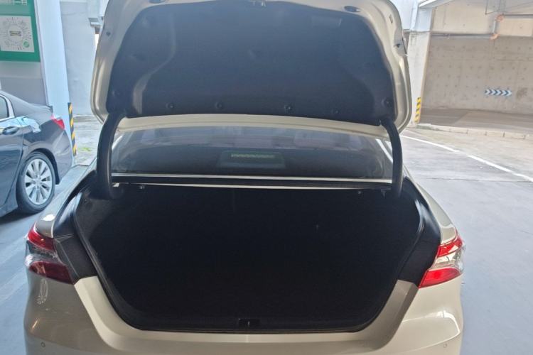 Used Toyota Camry 2019 Dual-Engine 2.5 HG Luxury Edition China VI Standard Trunk