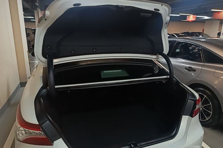 Used Toyota Camry 2019 Revised Version 2.0G Luxury Edition Trunk