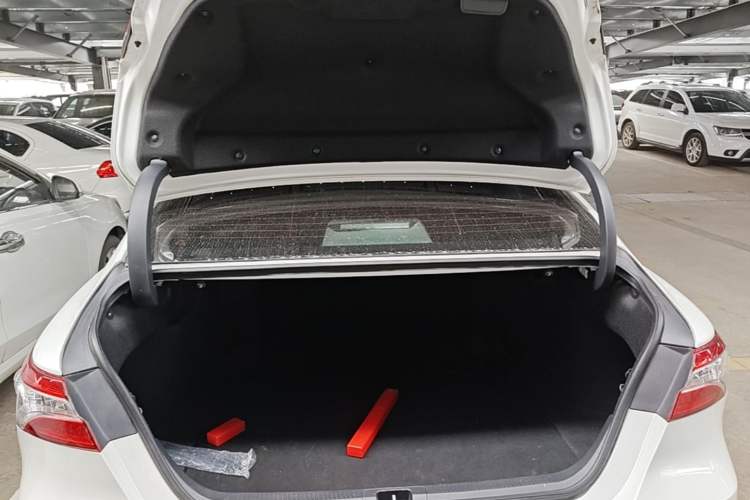 Used Toyota Camry 2019 Revised Version 2.0G Luxury Edition Trunk