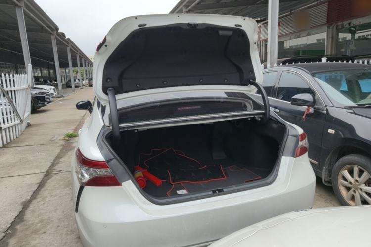 Used Toyota Camry 2019 2.0S FENGSHANG Version China VI Standard Trunk