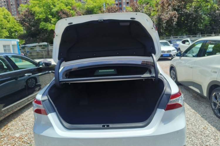 Used Toyota Camry 2019 2.0G Luxury Edition China VI Standard Trunk
