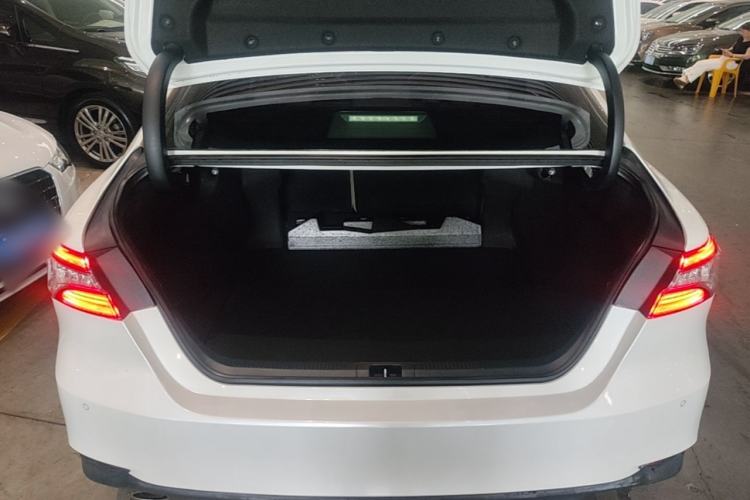 Used Toyota Camry 2019 Dual-Engine 2.5 HG Luxury Edition China VI Standard Trunk