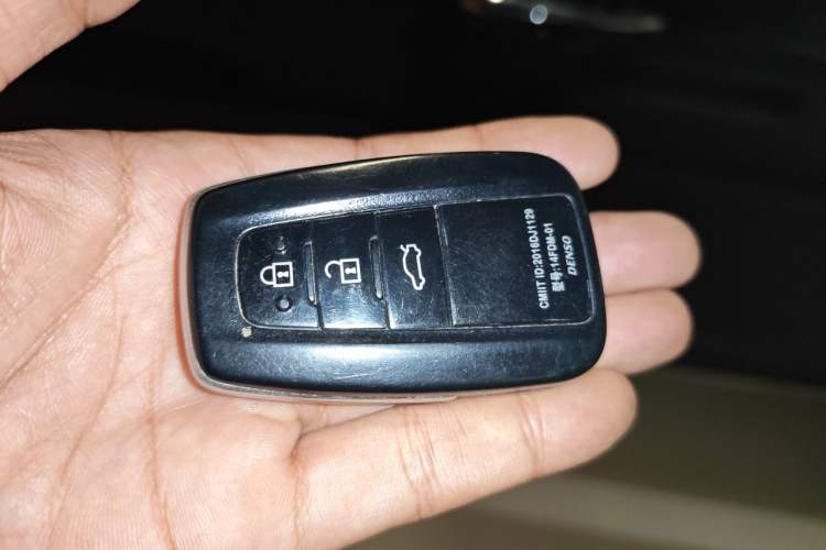 Used Toyota Camry 2019 2.5G Luxury Edition China VI Standard Vehicle Key