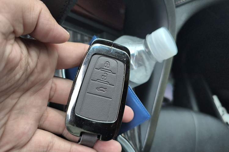 Used Toyota Camry 2019 2.5G Luxury Edition China VI Standard Vehicle Key