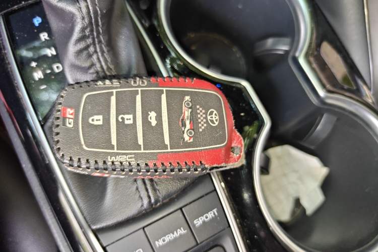 Used Toyota Camry 2019 Revised Version 2.0S Fēngshàng Edition Vehicle Key