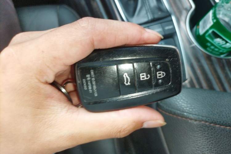 Used Toyota Camry 2019 2.5G Luxury Edition China VI Standard Vehicle Key