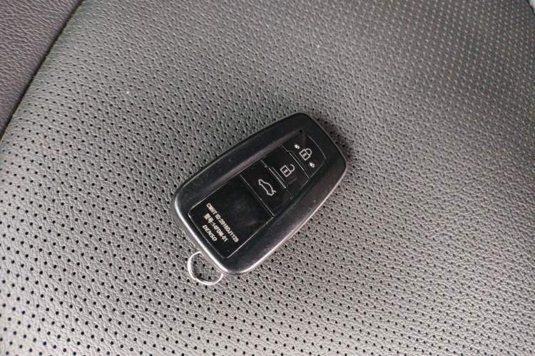 Used Toyota Camry 2019 Revised Version 2.0G Luxury Edition Vehicle Key