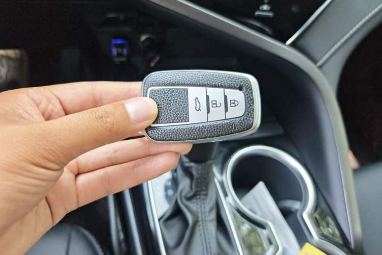 Used Toyota Camry 2019 2.5S FENGSHANG Version China VI Standard Vehicle Key