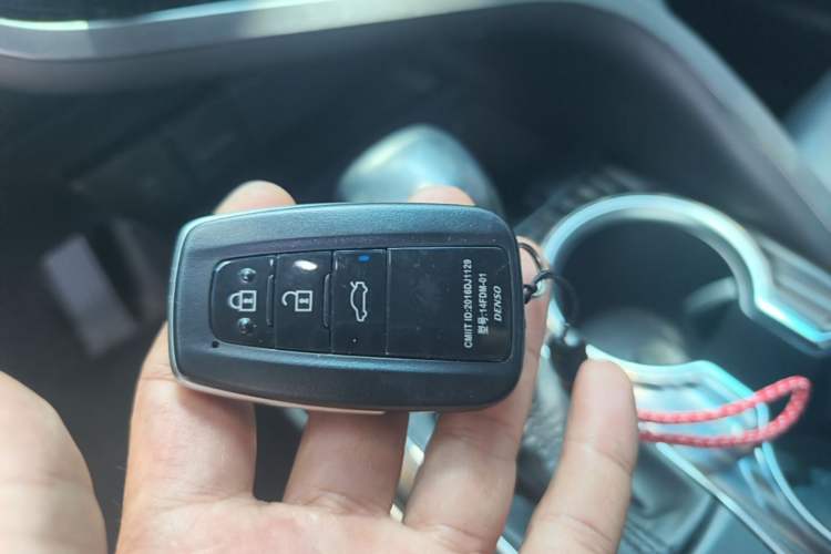 Used Toyota Camry 2019 Revised Version 2.0G Luxury Edition Vehicle Key