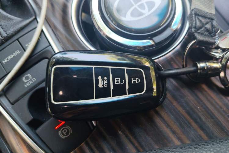 Used Toyota Camry 2019 2.5G Luxury Edition China VI Standard Vehicle Key