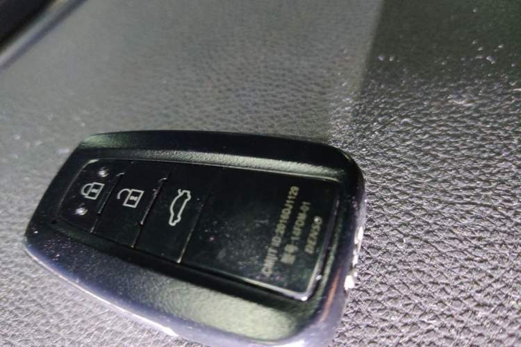 Used Toyota Camry 2019 Revised Version 2.0G Luxury Edition Vehicle Key