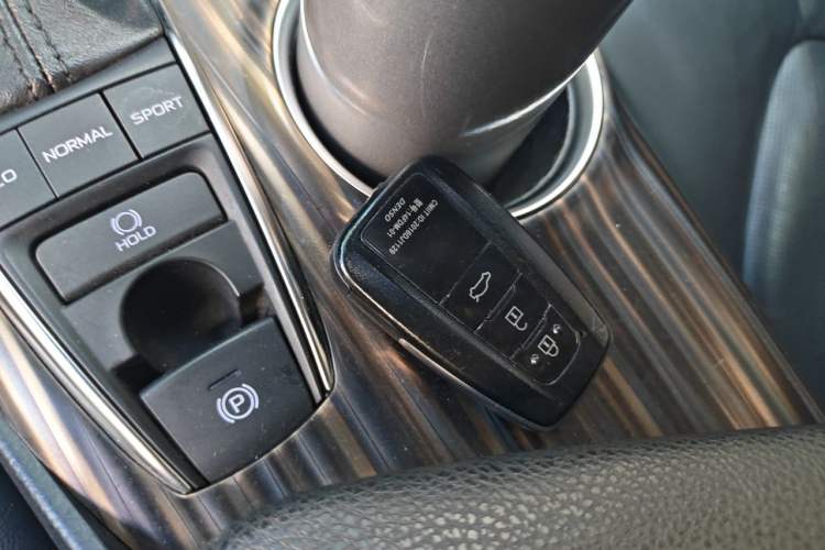 Used Toyota Camry 2019 2.5G Luxury Edition China VI Standard Vehicle Key